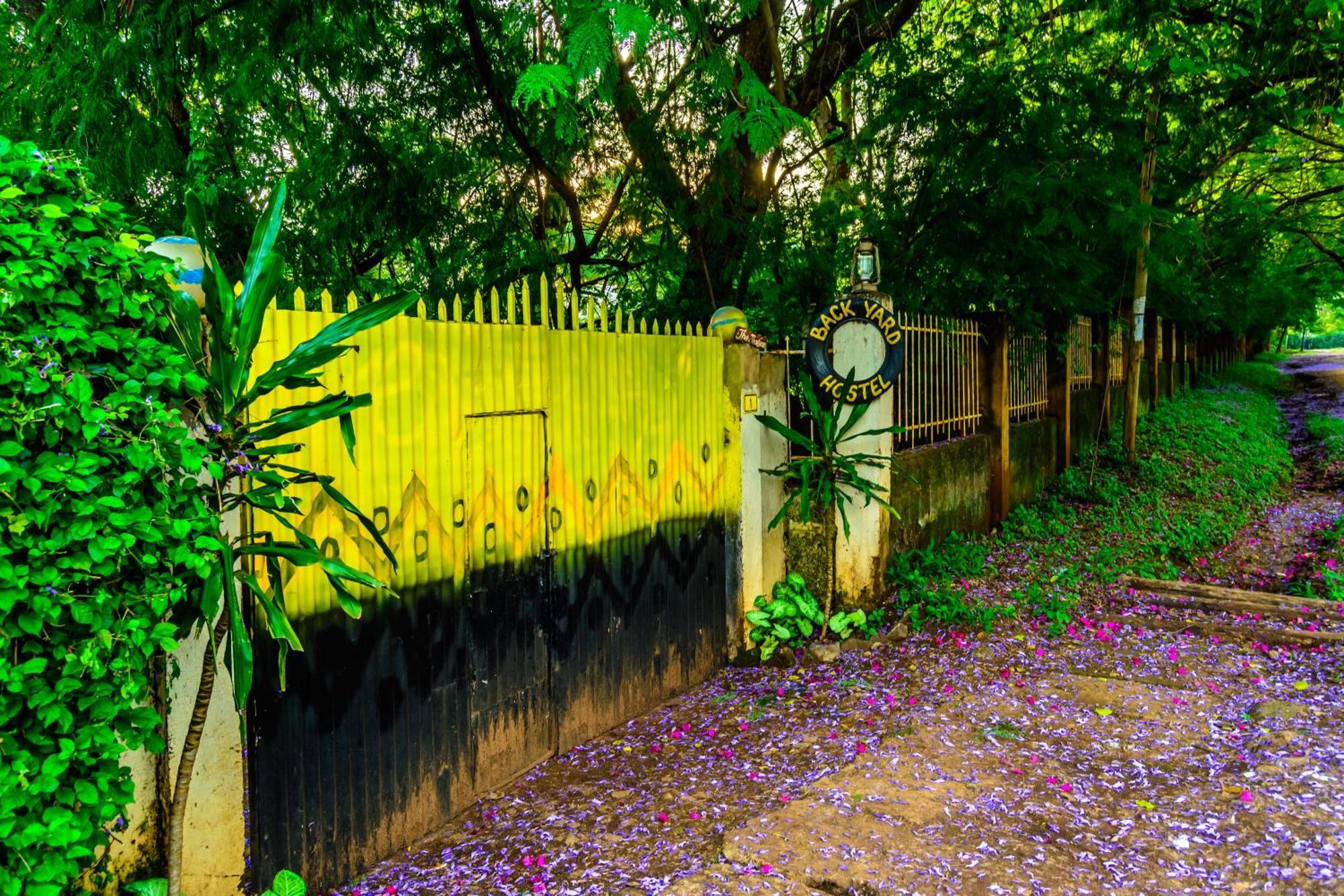 Backyard Hostel Μόσι Εξωτερικό φωτογραφία