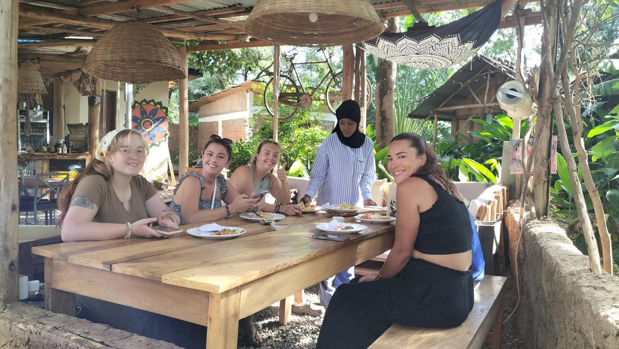Backyard Hostel Μόσι Εξωτερικό φωτογραφία